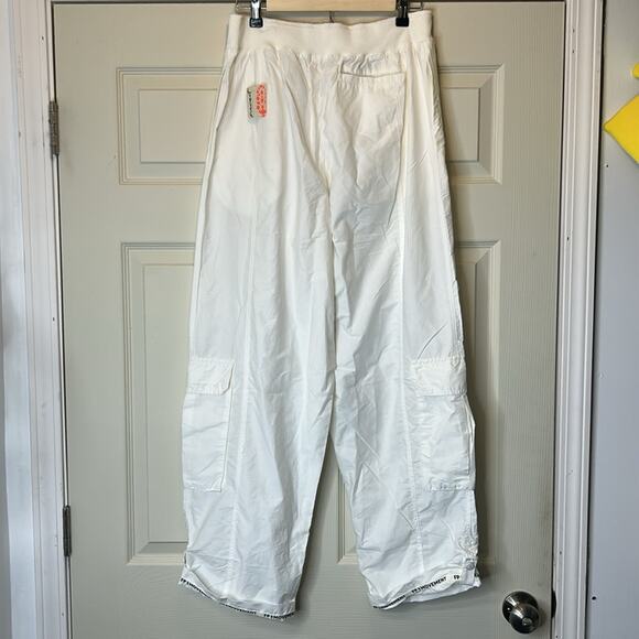 Free People FP Movement White Mesmerize Me Cargo Pants Logo Trim Size Medium NWT - Picture 3 of 9
